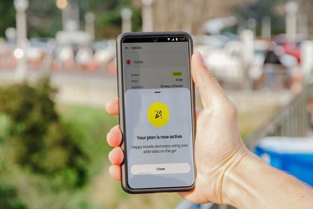 Letné cestovanie: Kedy aktivovať dátový roaming a akým chybám sa vyhnúť