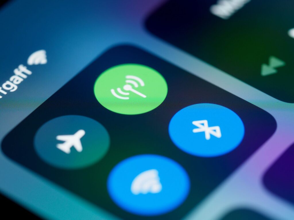 Bluetooth stále zapnutý: Aké mýty a riziká sa s tým spájajú?