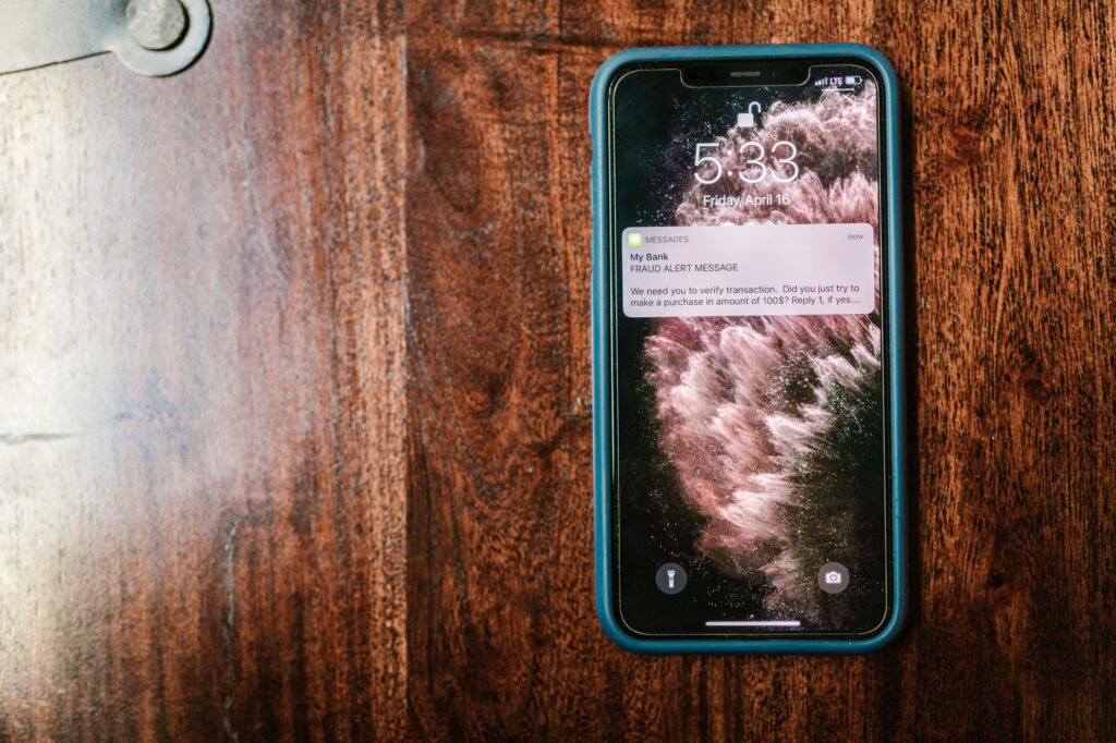 Spamové SMS: Ako ich spoznať a čo robiť, keď prídu?