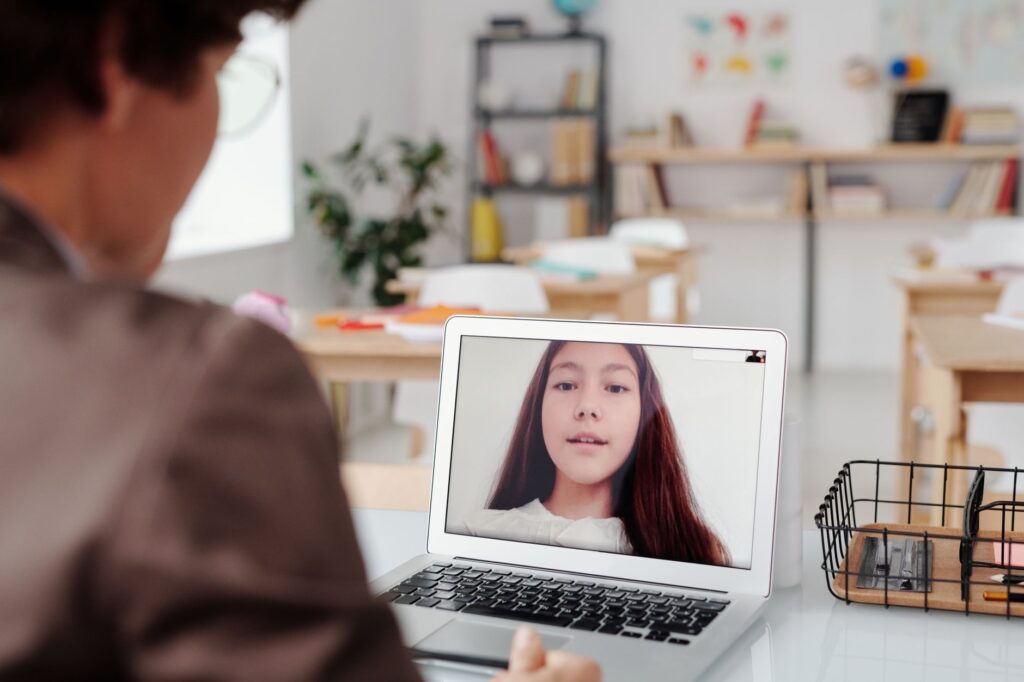 Gemini a ChatGPT vo vzdelávaní: Osvedčené postupy pre efektívne učenie