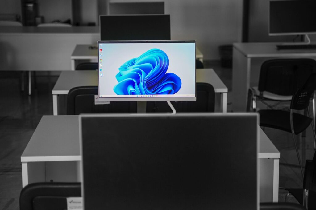 Windows 11 prichádza s dlho očakávanými zmenami: Panel úloh sa konečne presunie