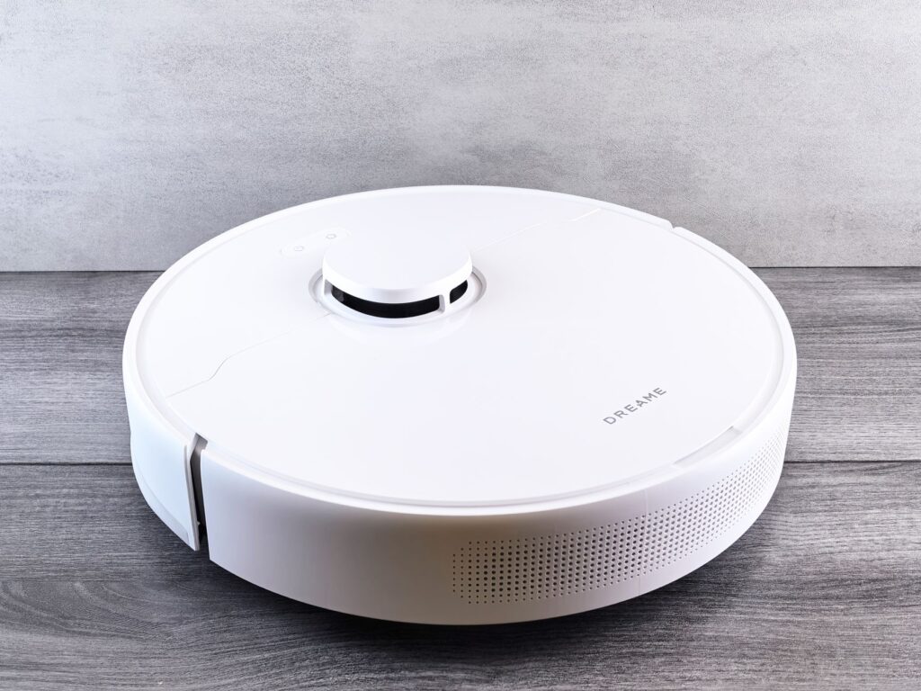 Robotický vysávač odhalil neveru, manželovi hrozí väzenie za tajné nahrávanie