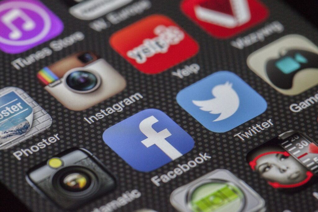Súd v Austrálii: Meta nesie zodpovednosť za podvodné reklamy na Facebooku