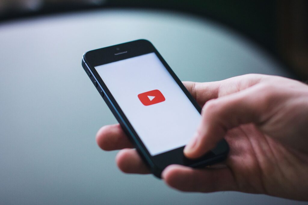 YouTube nasadzuje AI: odporučí obsah a poradí, ako vylepšiť videá