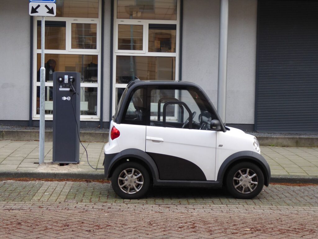 Renault Twingo sa vracia: ikona má elektrický pohon a cenu pod 20 000 eur
