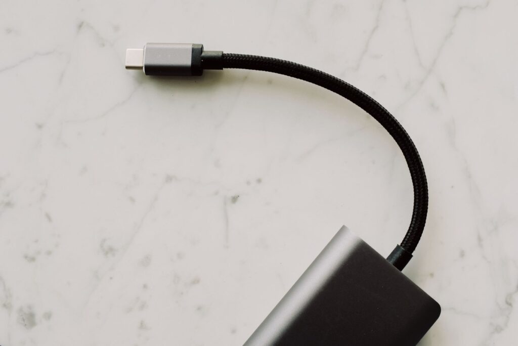 USB-C káble na nerozoznanie, no rozdiely sú obrovské. Táto aplikácia ich odhalí